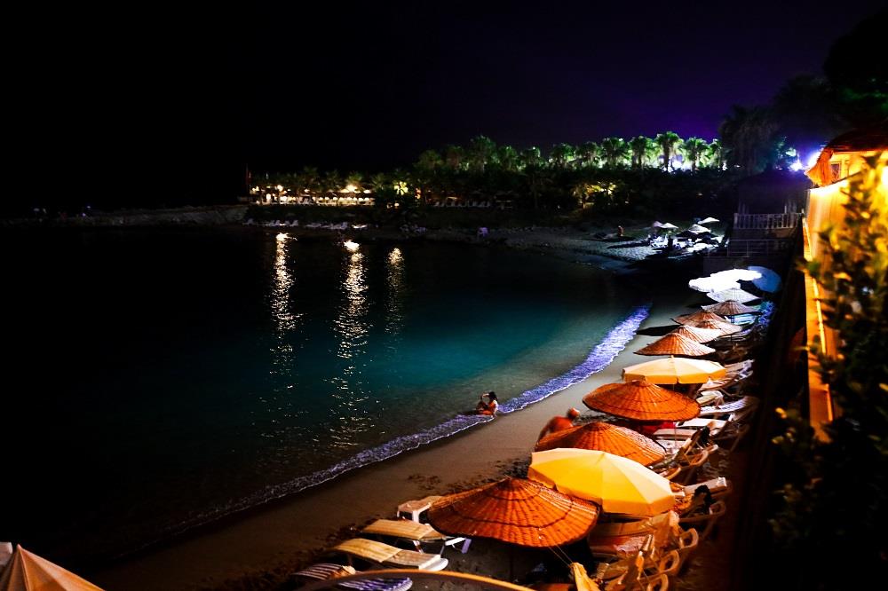 Pyxis Beach Hotel