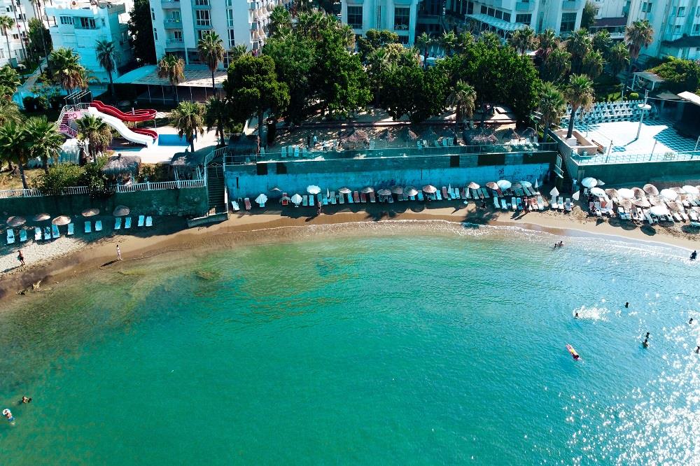 Pyxis Beach Hotel