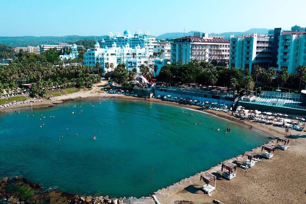 Pyxis Beach Hotel