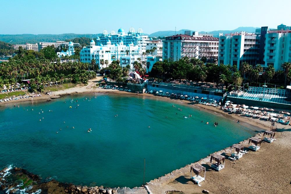 Pyxis Beach Hotel