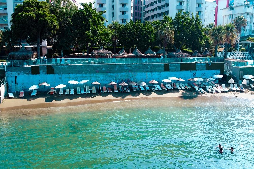 Pyxis Beach Hotel