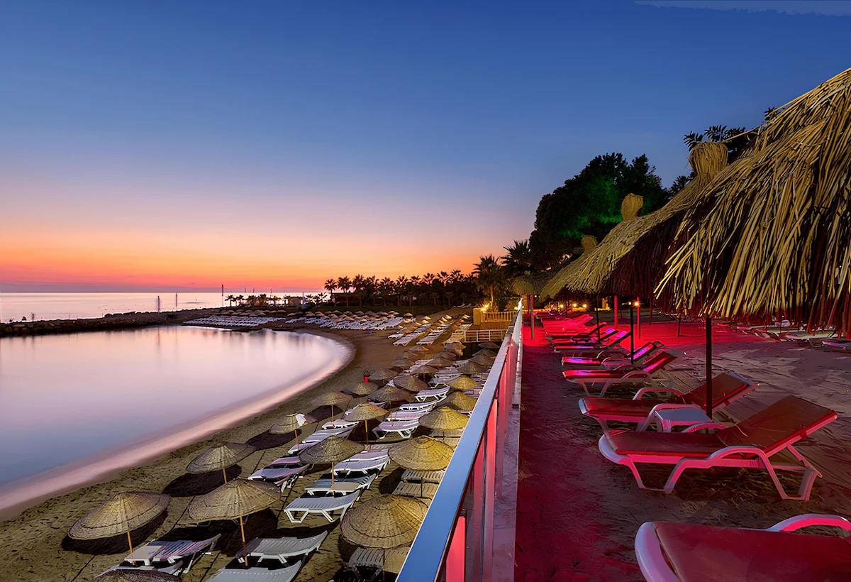 Pyxis Beach Hotel