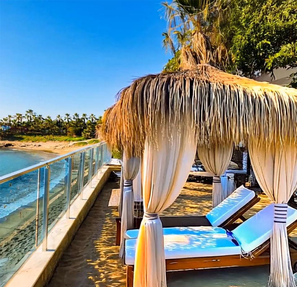 Pyxis Beach Hotel