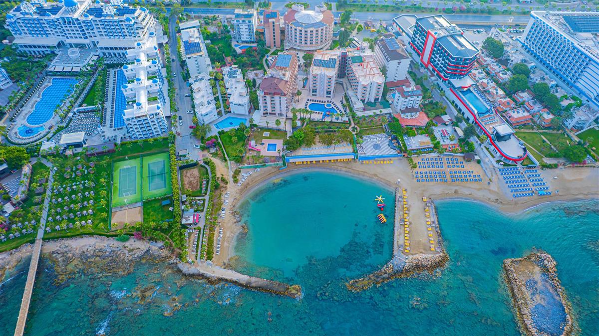Pyxis Beach Hotel