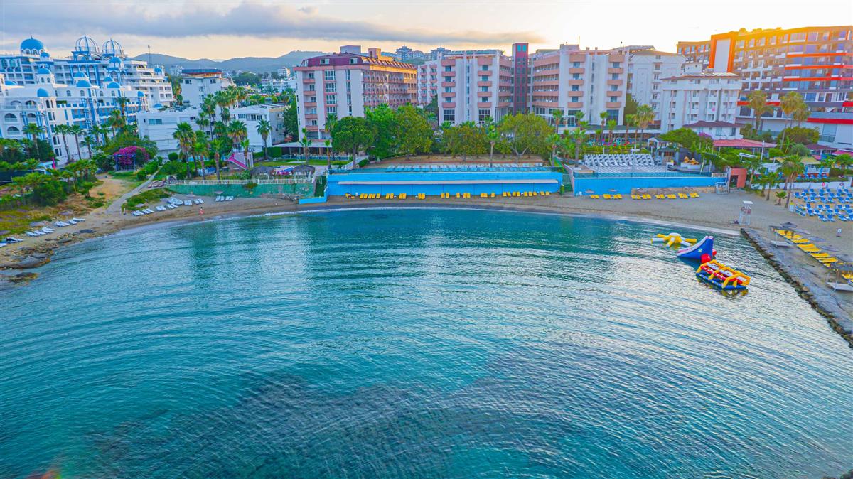 Pyxis Beach Hotel