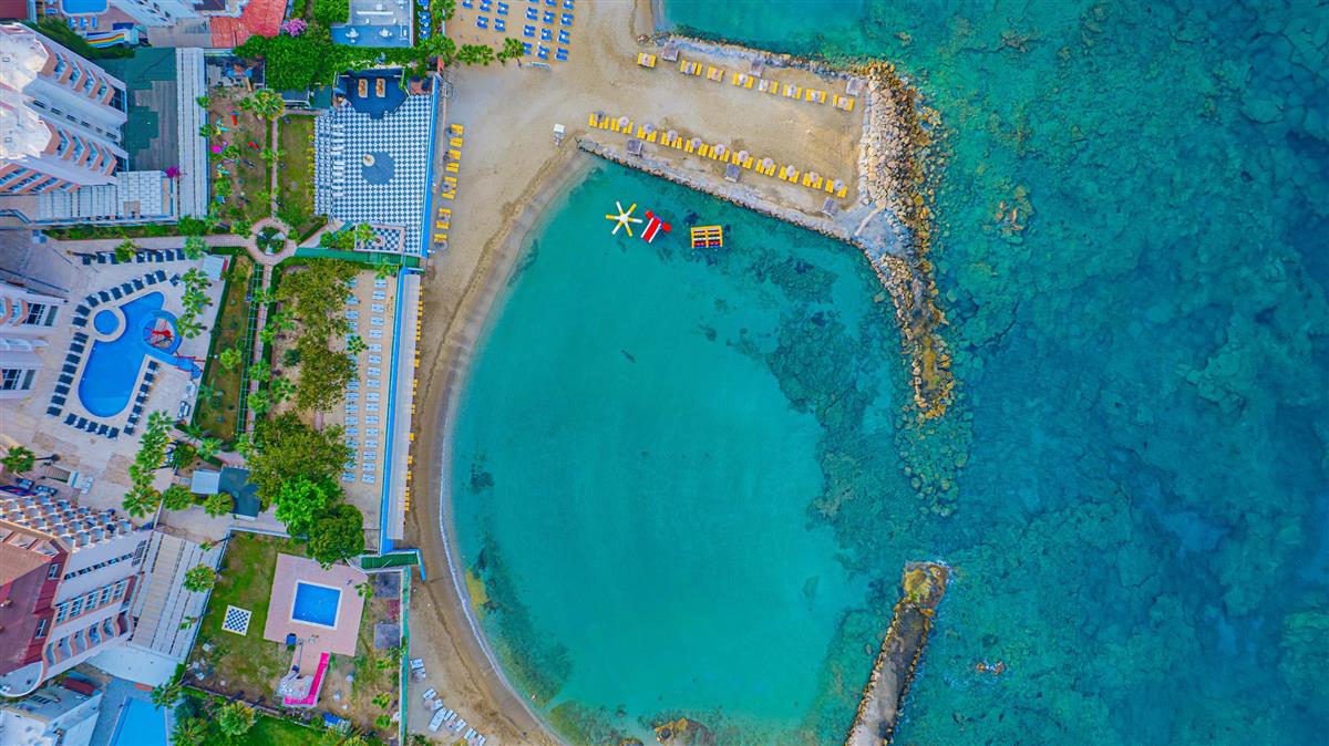 Pyxis Beach Hotel