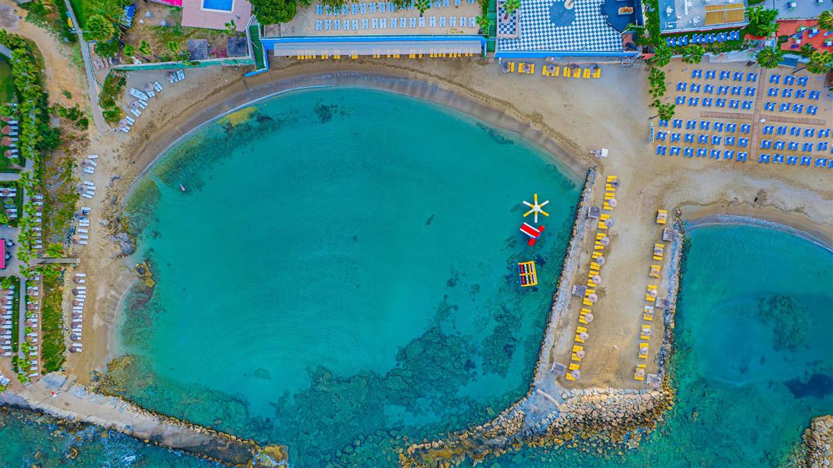 Pyxis Beach Hotel