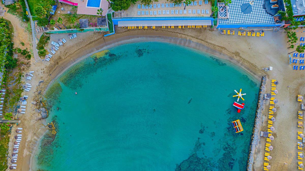 Pyxis Beach Hotel