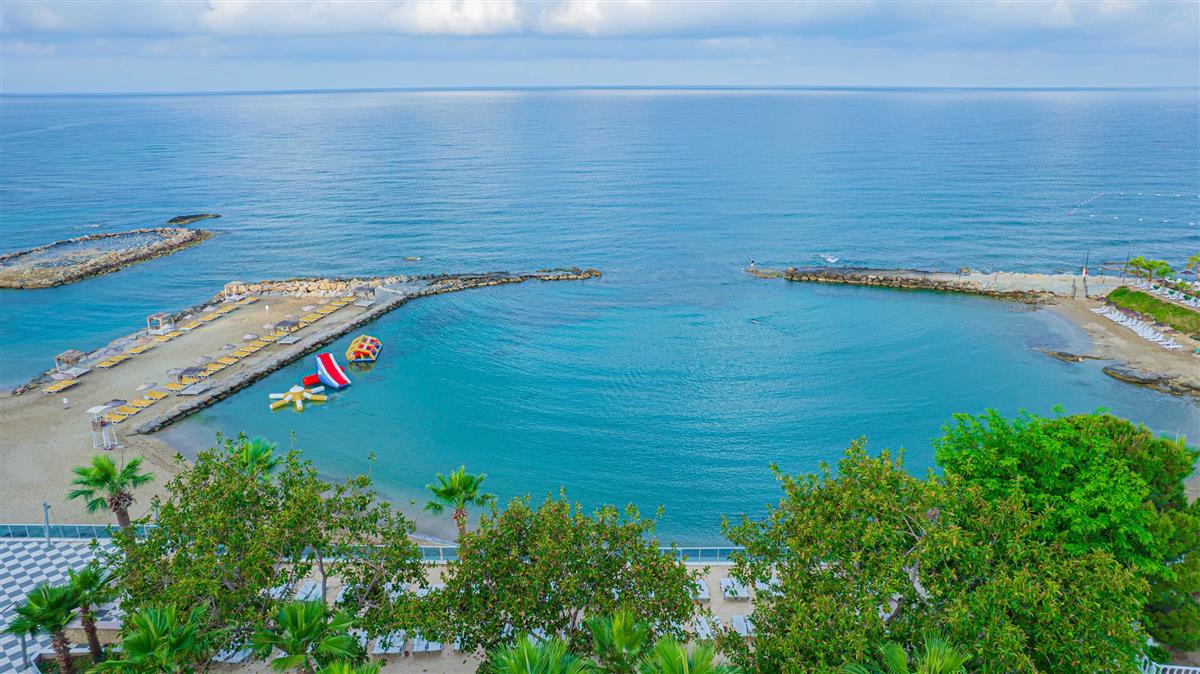 Pyxis Beach Hotel