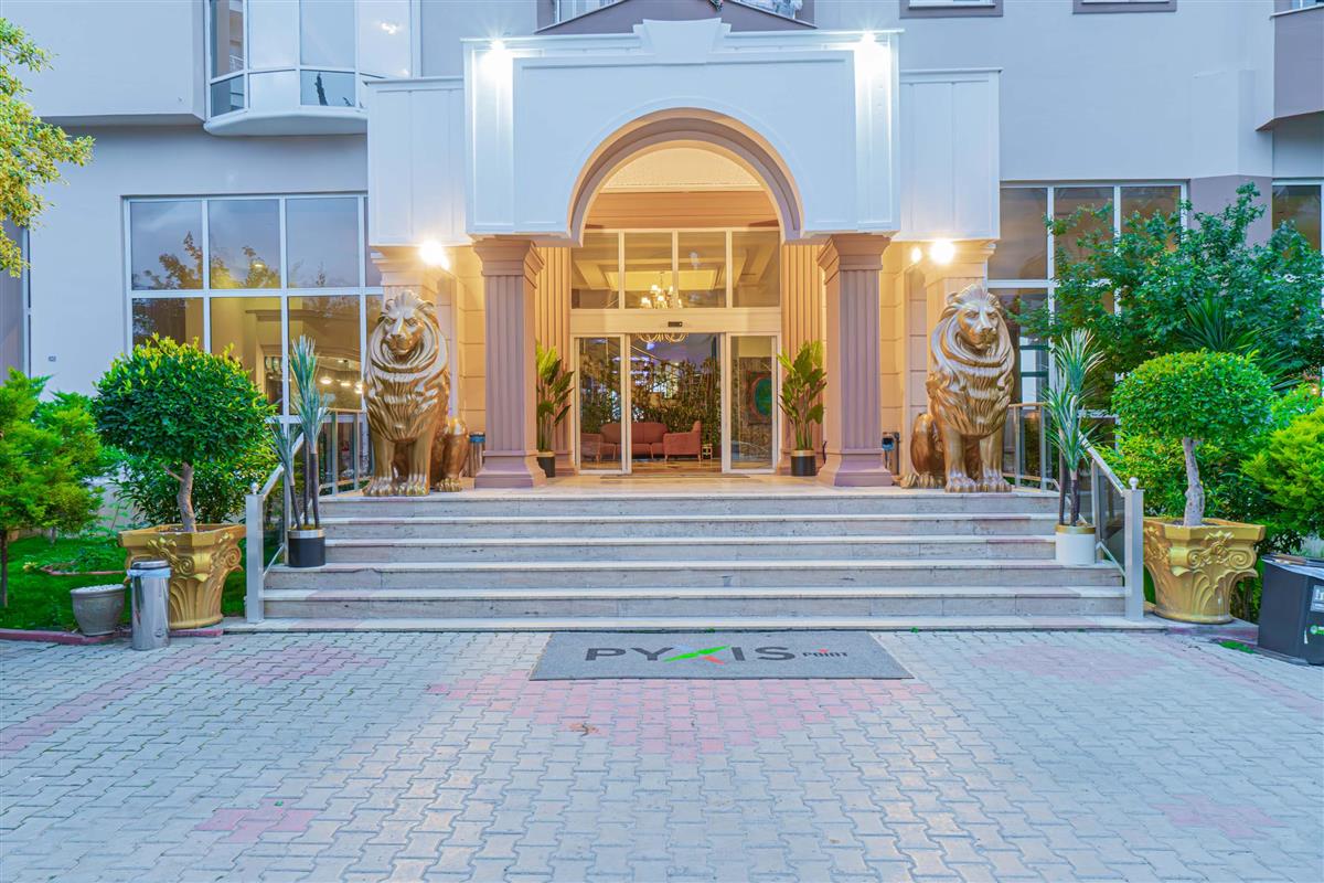 Pyxis Beach Hotel