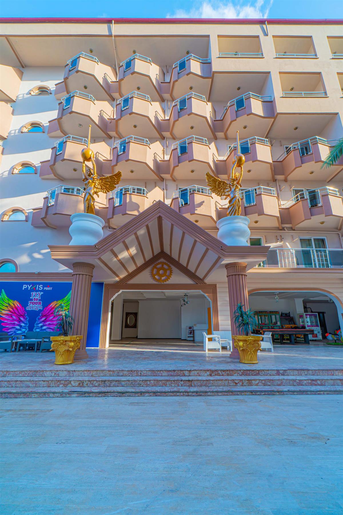 Pyxis Beach Hotel