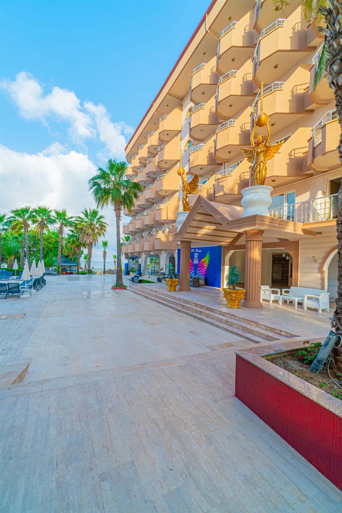 Pyxis Beach Hotel