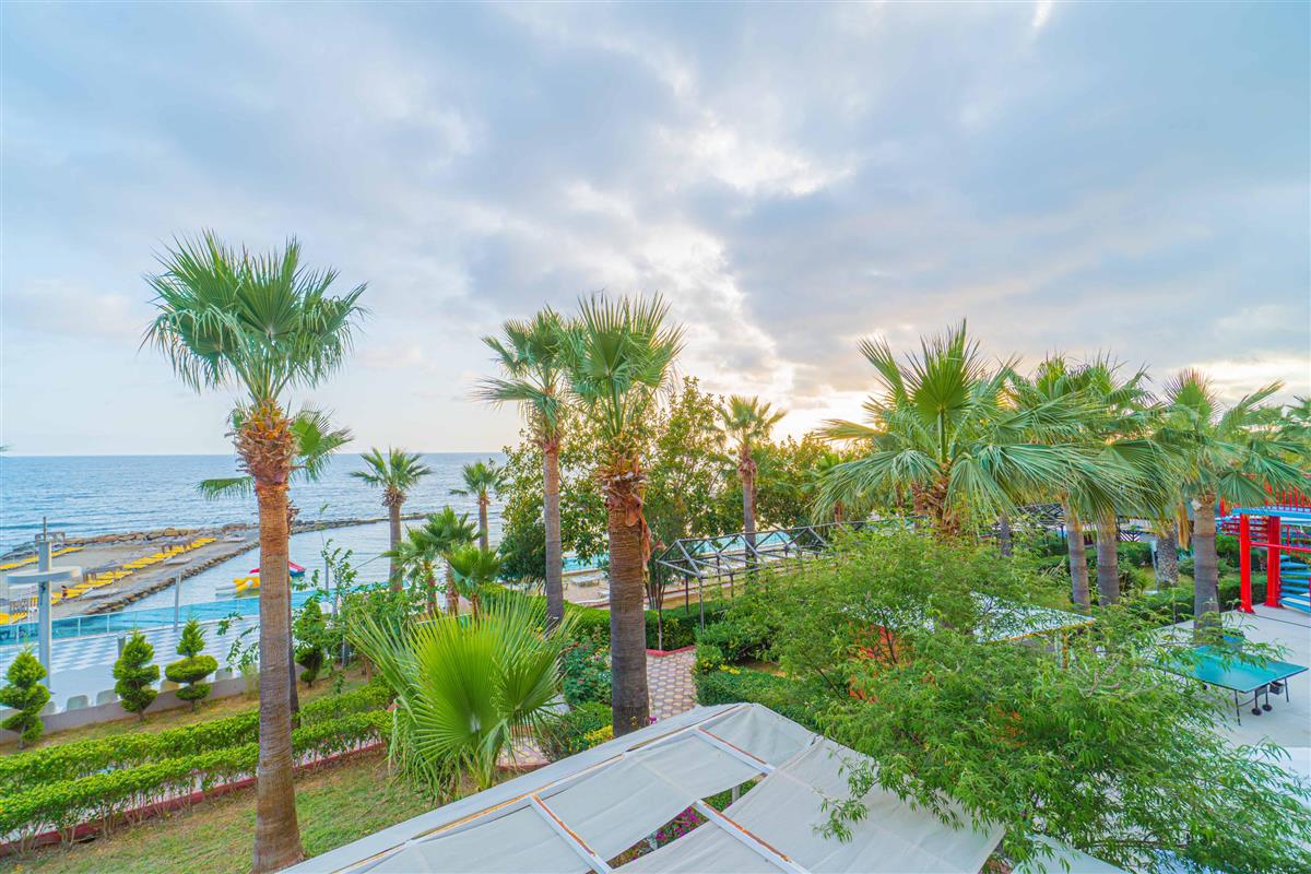 Pyxis Beach Hotel