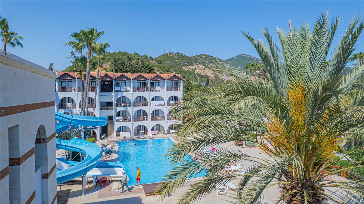 Club Tropical Beach Hotel
