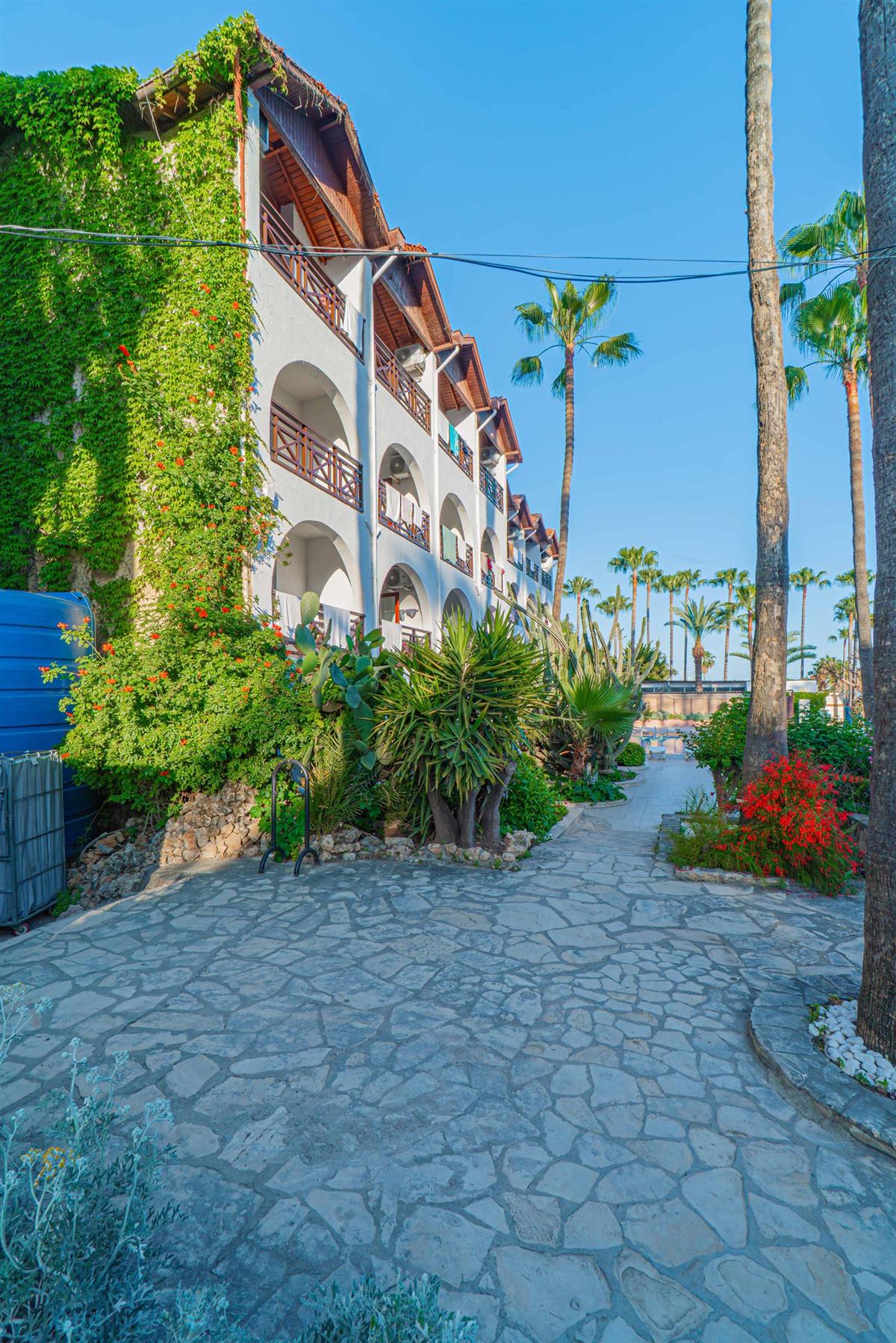 Club Tropical Beach Hotel