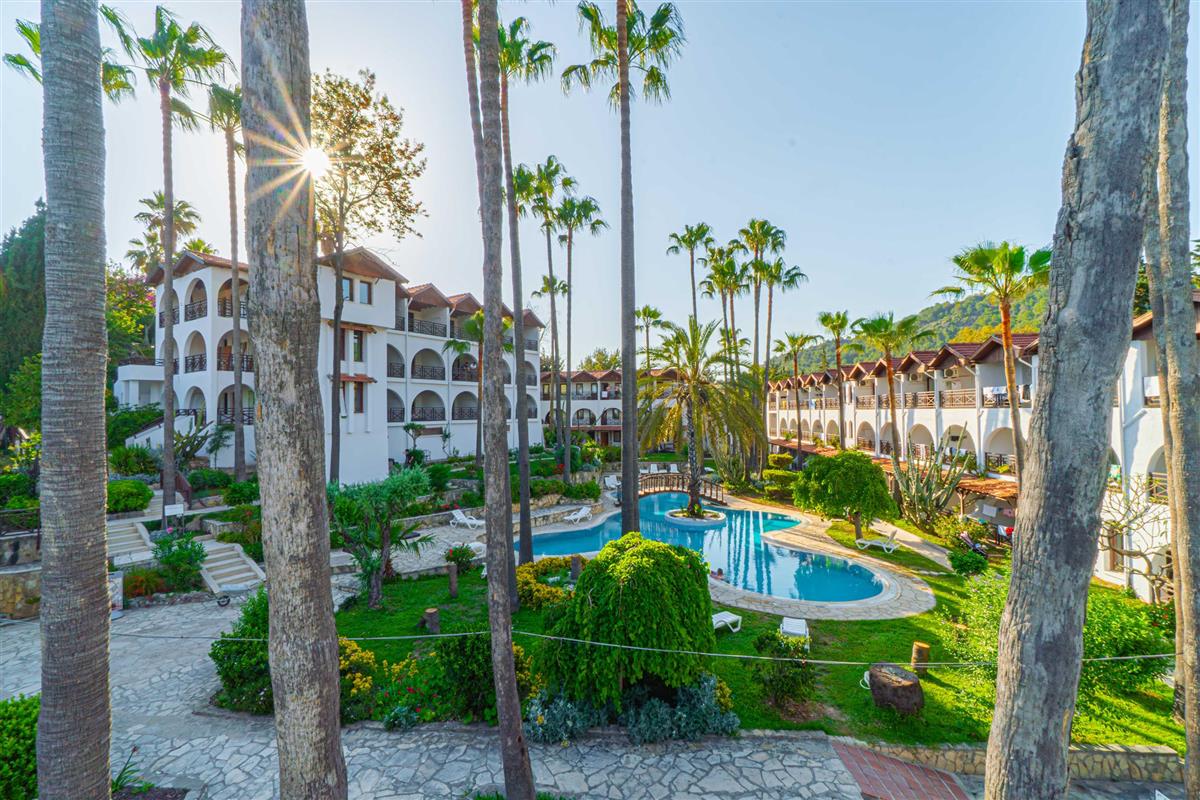 Club Tropical Beach Hotel