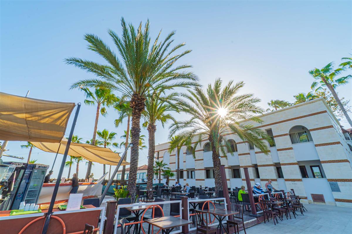 Club Tropical Beach Hotel